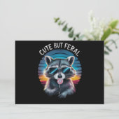 Schattig Maar Wild Grappig Wasbeer Kaart (Staand voorkant)