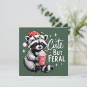 Schattig Maar Wild Kerst Wasbeer Grappig Dier Feestdagenkaart (Staand voorkant)