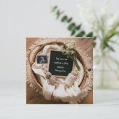 Schattig mandje Rustic Zwangerschapsaankondiging Feestdagenkaart (Staand voorkant)