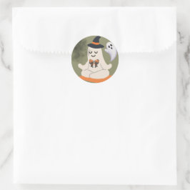 Schattig Mediterend Spookje met Heksenhoed Ronde Sticker