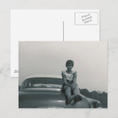 schattig meisje dat achteraan zit met een oude kaa briefkaart (Voorkant / Achterkant)