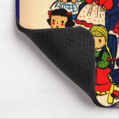 schattig meisje die naar school gaat met haar popp muismat (Hoek)