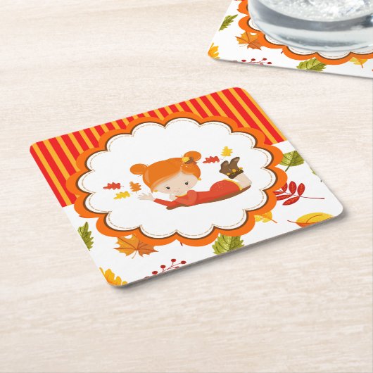 Schattig meisje met handschilderingen kartonnen onderzetters (Schuin)