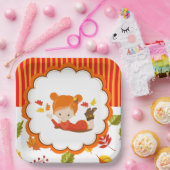 Schattig meisje met handschilderingen papieren bordje (Feest)