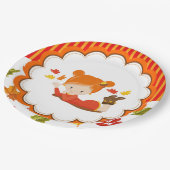 Schattig meisje met handschilderingen papieren bordje (Gekanteld)