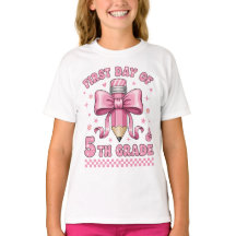 Schattig meisje van de 5e klas roze strik groovy p