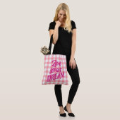Schattig Modern Meisje Wit Roze Gingham Plaid Tote Bag (Op model)