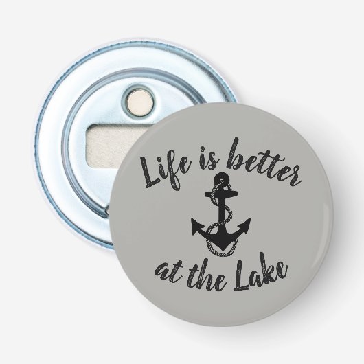 schattig nautisch LEVEN IS BETER IN HET HELE AANTA Button Flesopener (Voorkant)