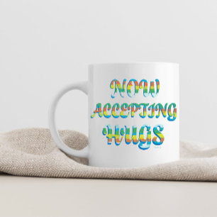 Schattig ontwerp met tekst in meerdere kleuren en koffiemok