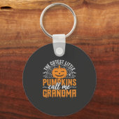 Schattig ontwerp voor oma's Halloween pompoen_1 Sleutelhanger (Voorkant)