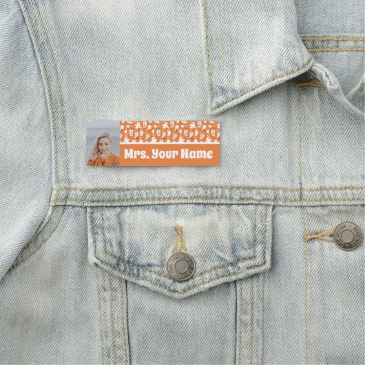 SCHATTIG ORANJE- EN WIT-GHOSTS NAAMPLAATJE (In situ)