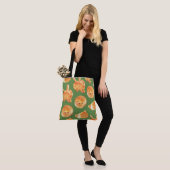 Schattig patroon van gebroken brood tote bag (Op model)