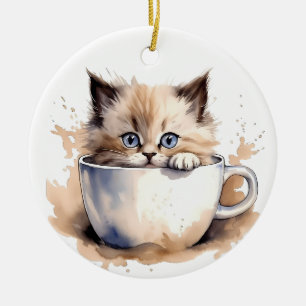 SCHATTIG PLUIZIG KATJE IN EEN THEEKOPJE KERAMISCH ORNAMENT