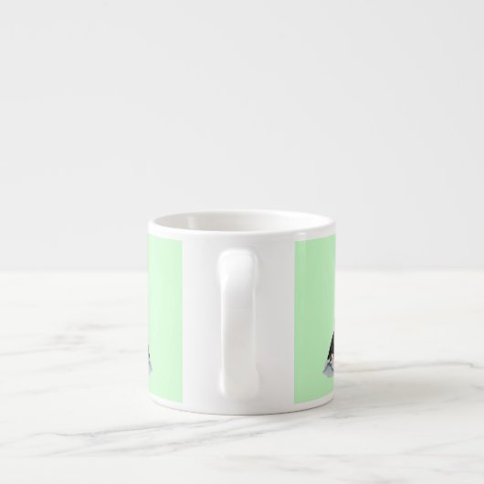 schattig puppy beagle knuffelen mam hond met sloga espresso kop (Achterkant)