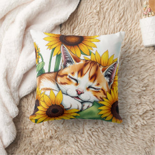 Schattig slapend kitten en zonnebloemen kussen
