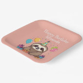 Schattig Sloth Happy Birthday gepersonaliseerd roz Papieren Bordje (Gebogen)