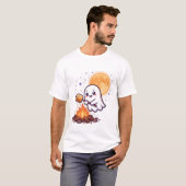 Schattig spook dat marshmallows roostert bij kampv t-shirt (Voorkant volledig)
