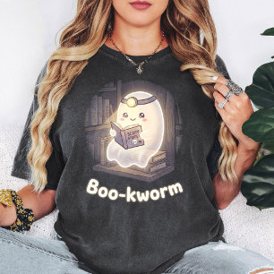 Schattig spookboekworm leest griezelverhalen t-shirt