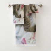 Schattig Tabby kitten kijken verrast Bad Handdoek (Insitu)