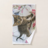 Schattig Tabby kitten kijken verrast Bad Handdoek (Handdoek)