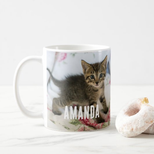 Schattig Tabby kitten kijken verrast Koffiemok (Met donut)