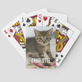 Schattig Tabby kitten kijken verrast Pokerkaarten
