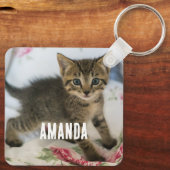 Schattig Tabby kitten kijken verrast Sleutelhanger (Achterkant)