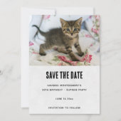 Schattig Tabby kitten kijken verrast verjaardag Save The Date (Voorkant)