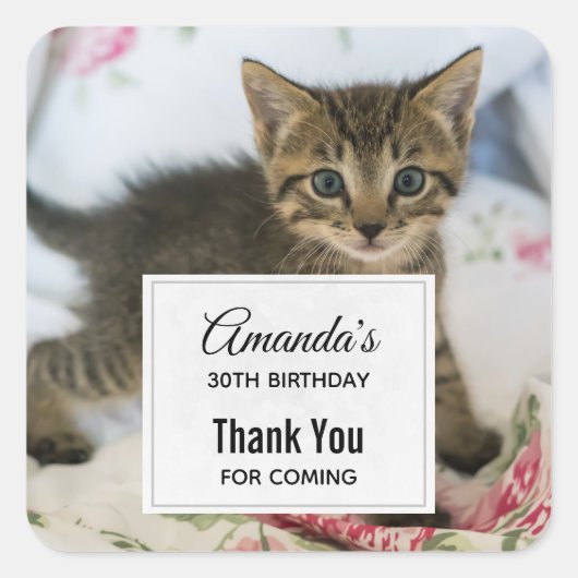 Schattig Tabby kitten kijken verrast verjaardag Vierkante Sticker (Voorkant)