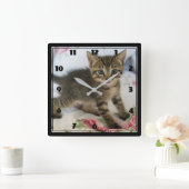 Schattig Tabby kitten kijken verrast Vierkante Klok (Huis)