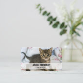 Schattig Tabby kitten kijken verrast Visitekaartje (Staand voorkant)