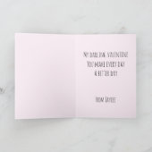 Schattig Valentijnsmeisje met Hart Kaart (Binnen)