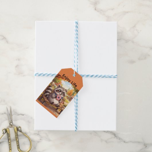 Schattig Wasbeer Eet Aardbeien Donut | Personalise Cadeaulabel (Met Touw)