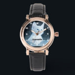 Schattig wit kitten met blauwe ogen horloge<br><div class="desc">Een horloge met een schattige foto van een wit kortharig katje met helderblauwe ogen. Ik staar in de verte. Poten gekruist in de typische kitty cat mode.</div>