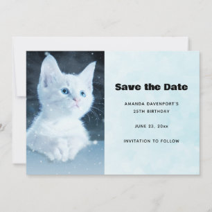 Schattig wit kitten met  blauwe ogen save the date