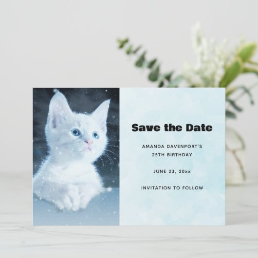 Schattig wit kitten met blauwe ogen save the date (Staand voorkant)