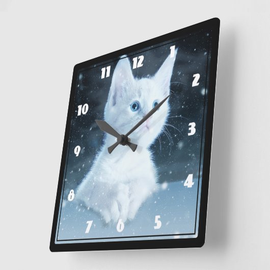 Schattig wit kitten met  blauwe ogen vierkante klok (Hoek)