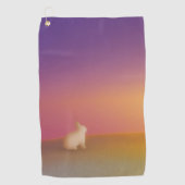Schattig wit konijn op grasheuvel bij zonsopgang golfhanddoek (Voorkant)