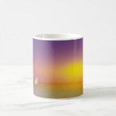 Schattig wit konijn op grasheuvel bij zonsopgang koffiemok (Center)