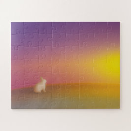 Schattig wit konijn op grasheuvel bij zonsopgang legpuzzel