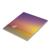 Schattig wit konijn op grasheuvel bij zonsopgang tegeltje (Zijkant)