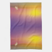 Schattig wit konijn op grasheuvel bij zonsopgang theedoek (Verticaal)