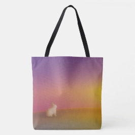 Schattig wit konijn op grasheuvel bij zonsopgang tote bag