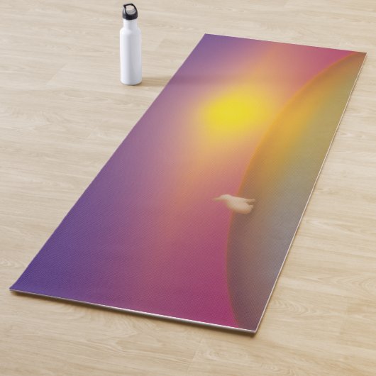 Schattig wit konijn op grasheuvel bij zonsopgang yogamat (In situ)