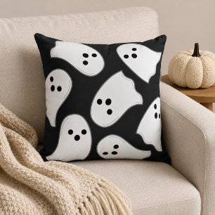 Schattig wit vliegend spookpatroon zwart Halloween Kussen