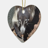 Schattig witte nosse coati keramisch ornament (Links)