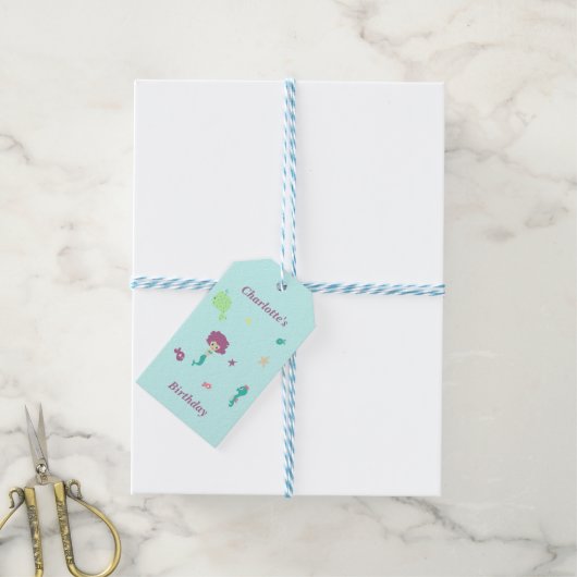 Schattig zeemermaid vissen naam op blauw cadeaulabel (Met Touw)