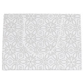 Schattig zilveren bloemmotief op een witte achterg groot cadeauzakje (Voorkant)