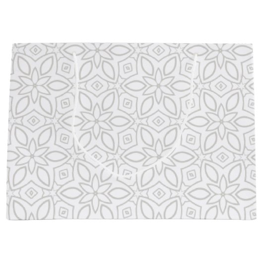 Schattig zilveren bloemmotief op een witte achterg groot cadeauzakje (Voorkant)