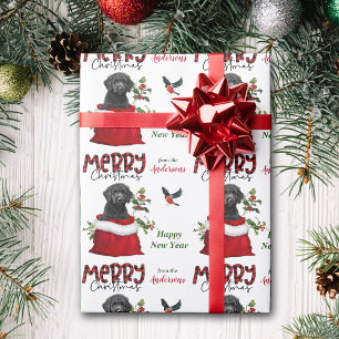 Schattig zwart labradoodle hond in kerstcadeauzak cadeaupapier